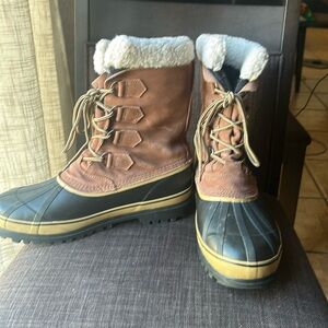 Authentic Bass Co snow boots